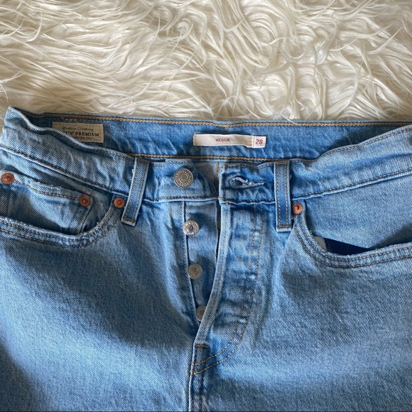 Levi’s light wash “wedgie” jeans - Picture 4 of 5